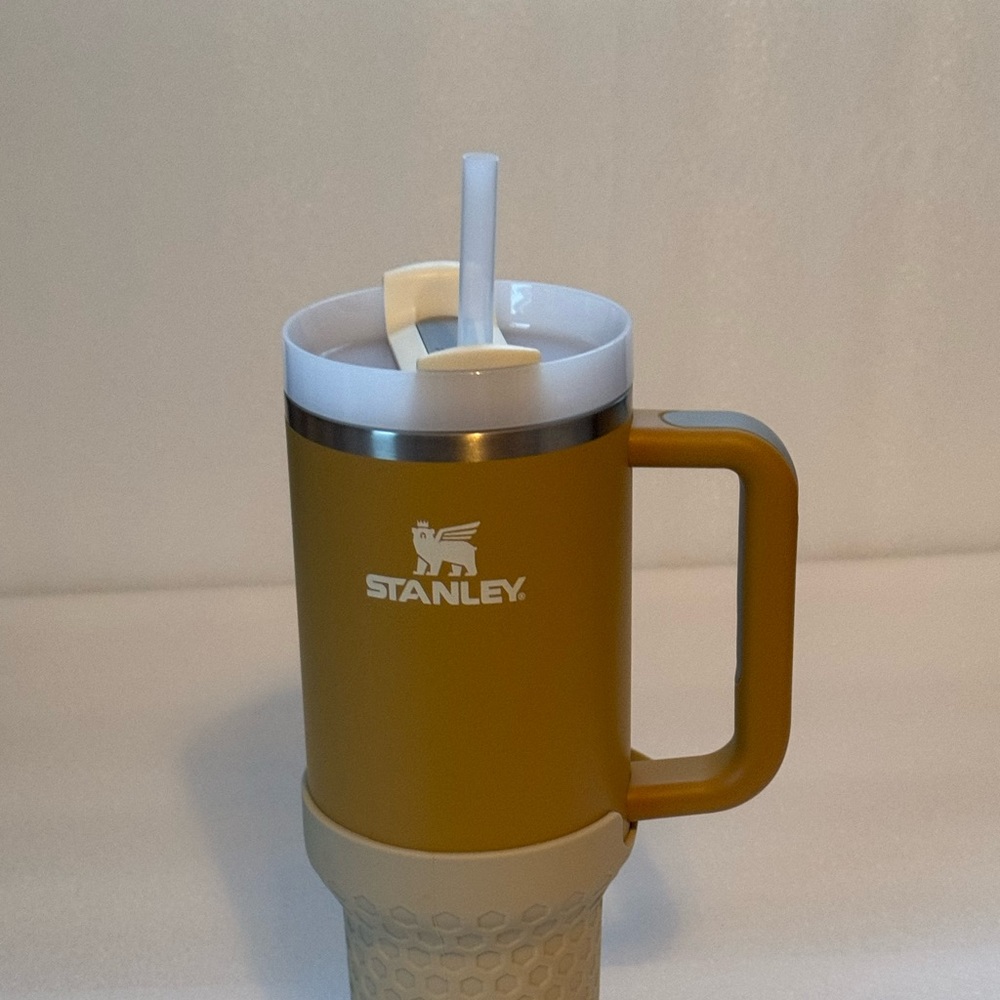 Stanley Adventure 40oz Quencher - EUC